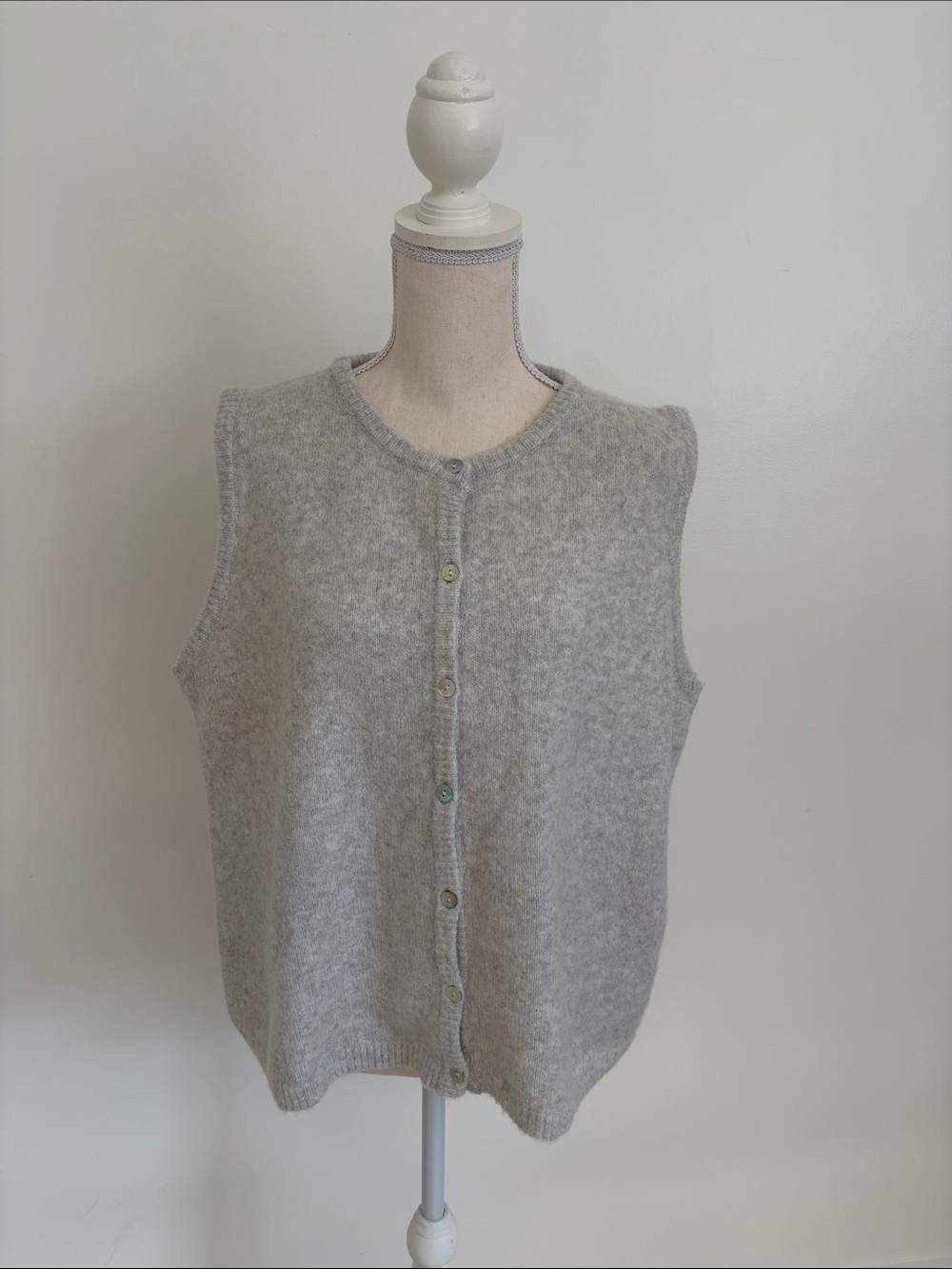 Le Lis Light Gray Button-Front Knit Vest Sweater - Women Large